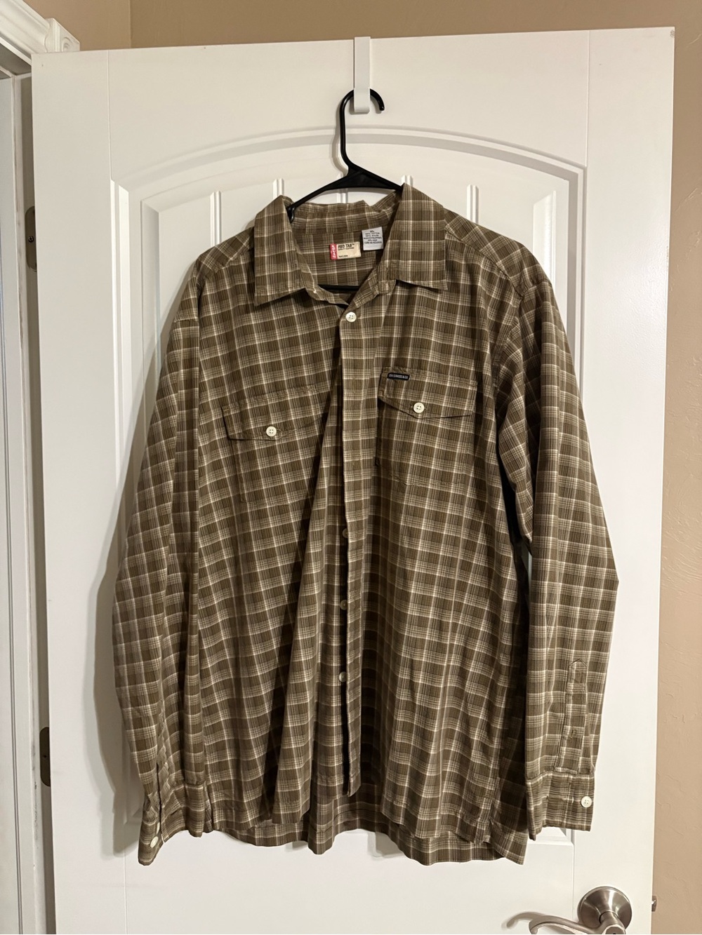 Levi’s Olive Plaid Long-Sleeve Button-Up Shirt